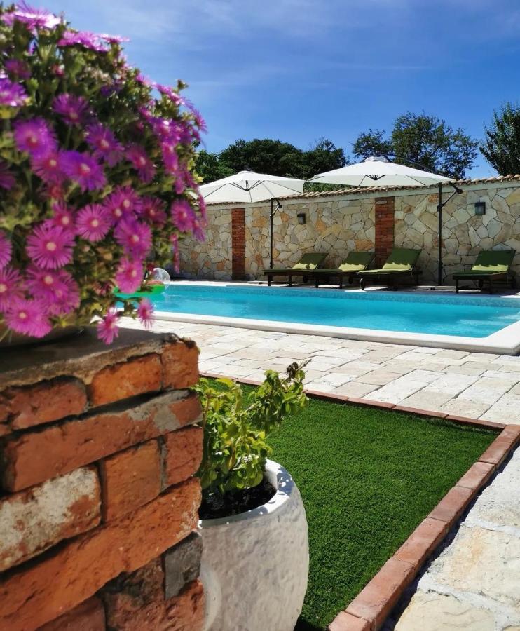 Holiday Home Iva With Pool Sukošan Kültér fotó