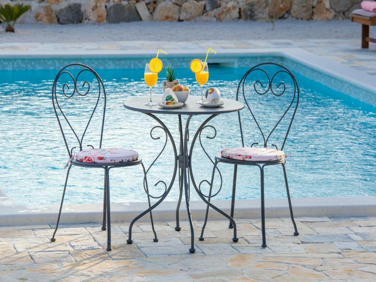 Holiday Home Iva With Pool Sukošan Kültér fotó